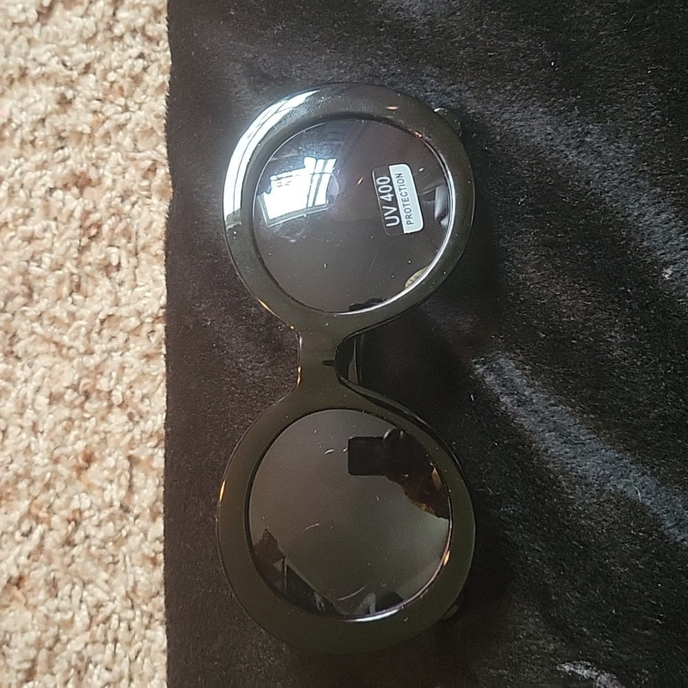 Black round face sunglasses